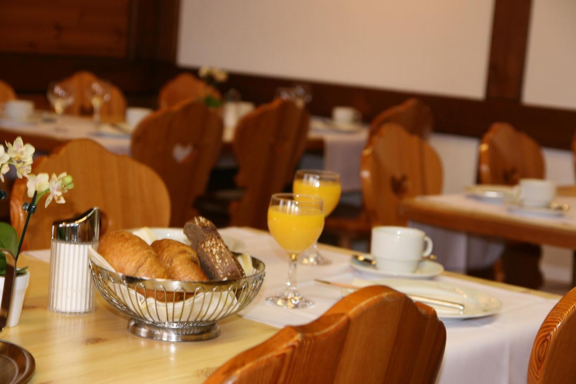 Hotel Glaernisch Hof ฮอร์เกน ภายนอก รูปภาพ